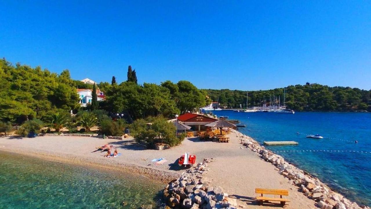 Вілла Seafront Rural Big House At Solta Croacia Island Нечуям Екстер'єр фото